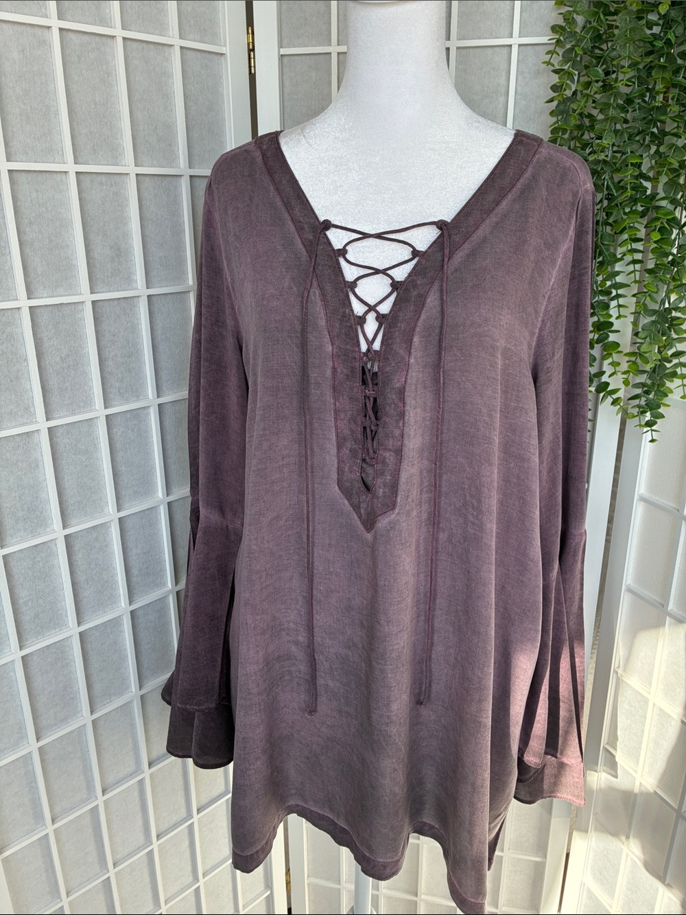 Rock & Republic Plum Lace-Up V-Neck Tunic Top with Bell Sleeves XL NWT